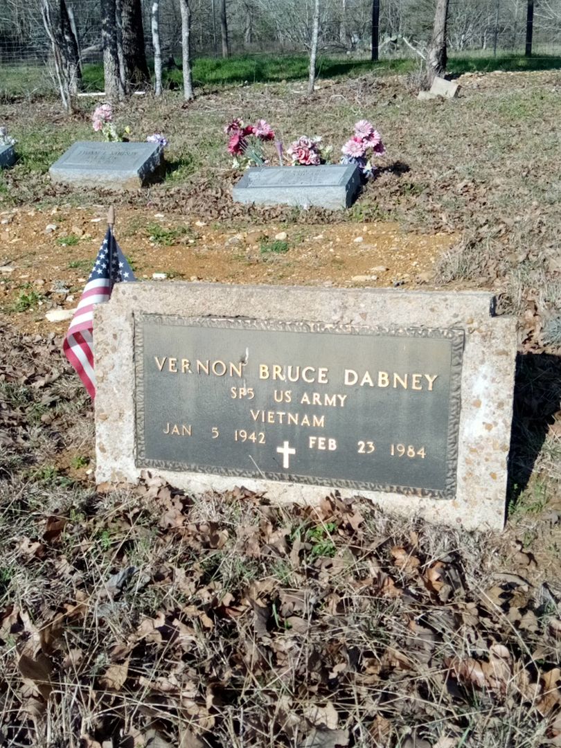 Vernon Bruce Dabney's grave. Photo 1